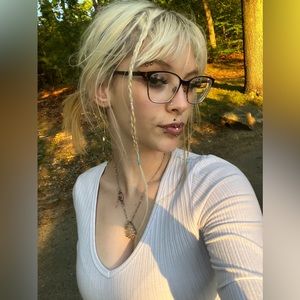 Meet your Posher, Adrianna natalia